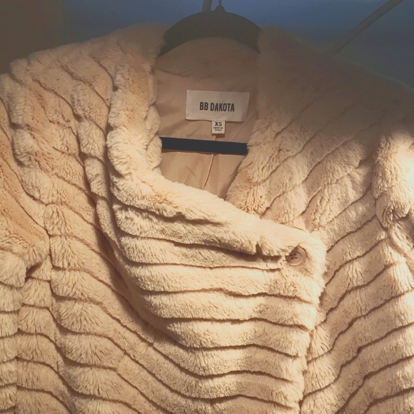 BB DAKOTA~ XS~FAUX FUR, PALE PINK WOMAN'S COAT - Picture 3 of 8